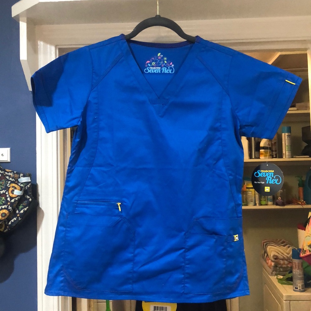 Wonder Wink Seven Flex Scrub Top